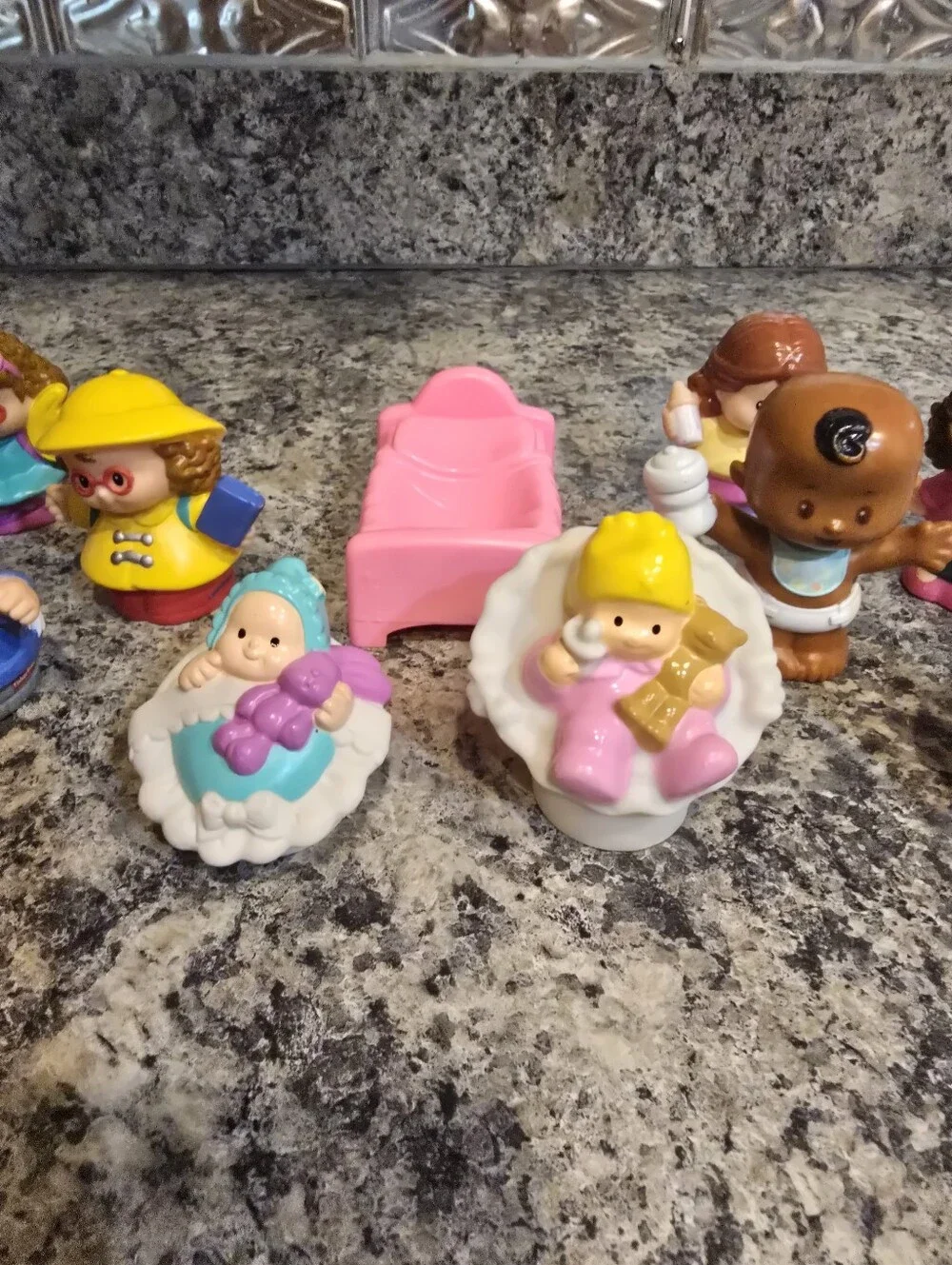 11 Fisher Price Little People Lot + Extra (Maggie/Babies/Moms/Mechanic)